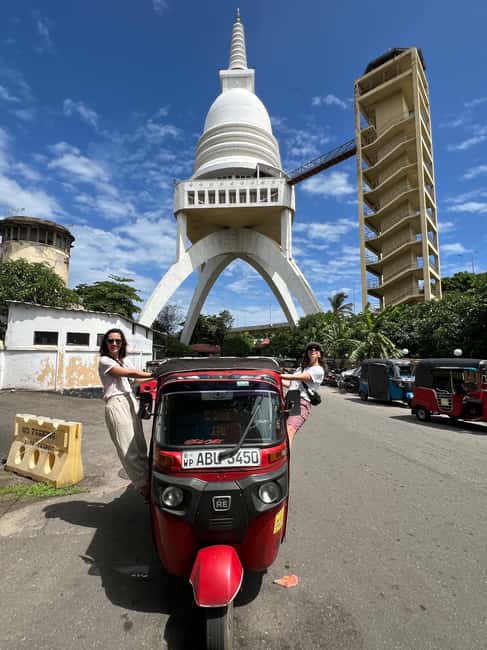 From Negombo: Colombo City Tour by Tuk Tuk with Hotel Pickup - Colombo Fort, colonial buildings, and modern towers