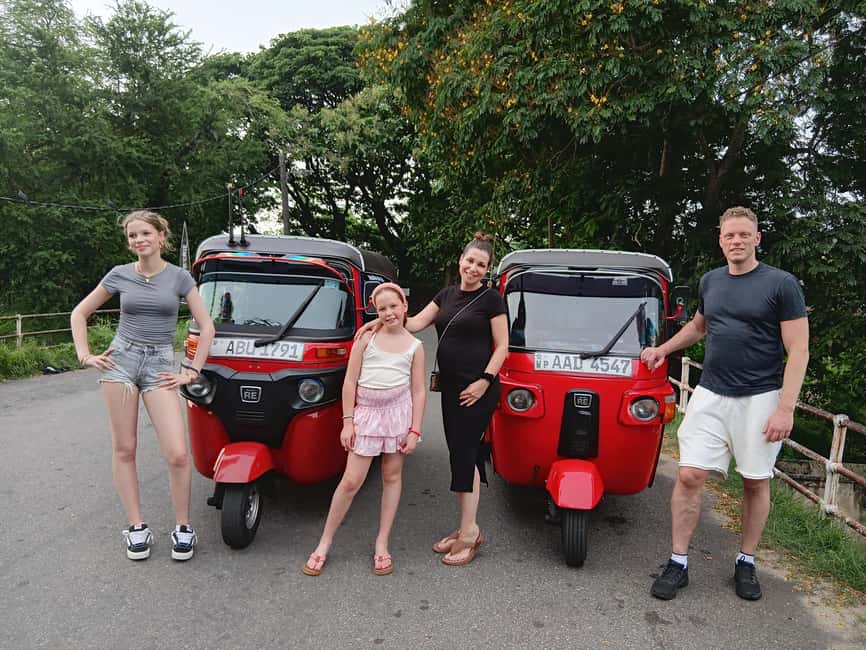 From Negombo: Colombo City Tour by Tuk Tuk with Hotel Pickup - Independence Square and Viharamahadevi Park