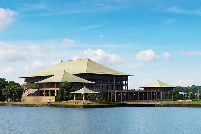 Full-Day Colombo City Tour (Private Car) - Gangaramaya Temple is the cultural centerpiece