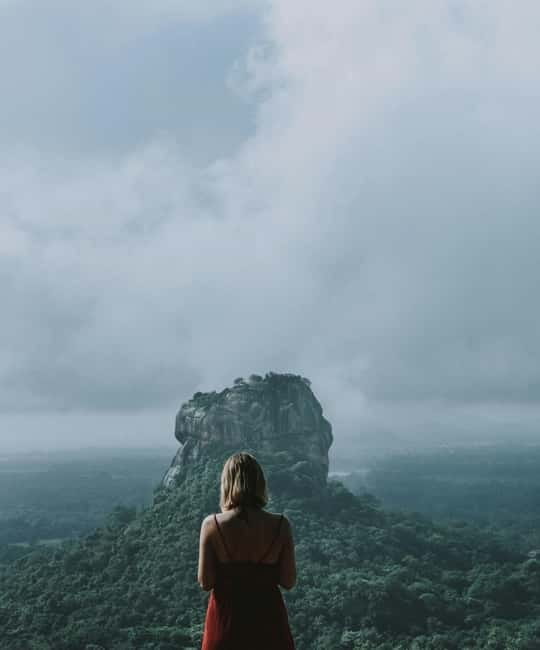 Get a private driver for day tours around Sri Lanka - The Sigiriya and Dambulla combination