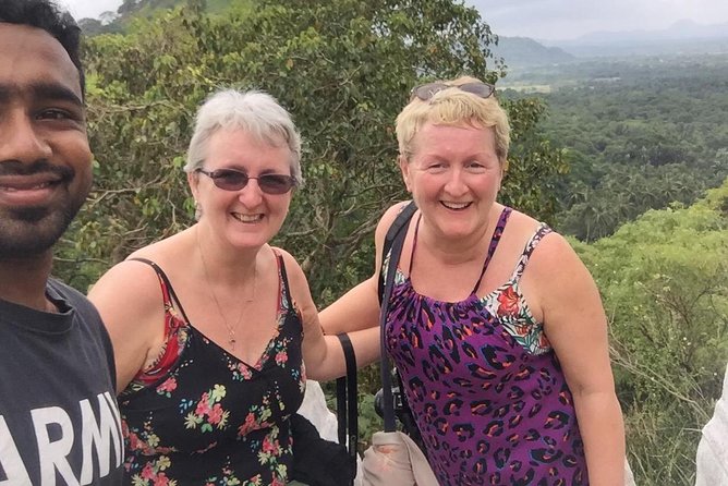 Half-Day Kandy City Tour by Tuk Tuk - Peradeniya Botanical Gardens: give the first stop its time