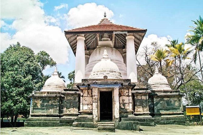 I Day Kandy Heritage Culture Tour - Three older temples beyond central Kandy