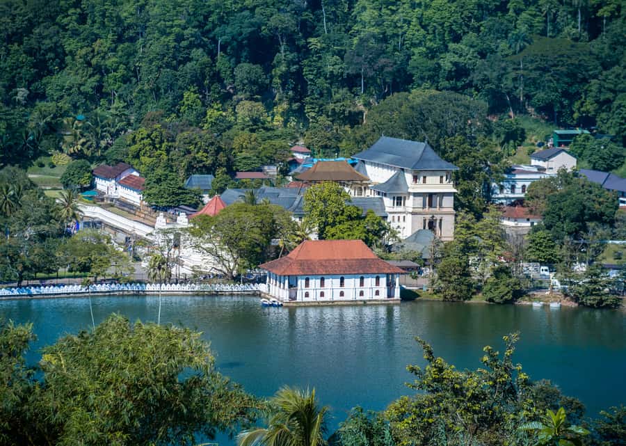 Kandy: 4-Day Sri Lanka Full Circle Private Tour To Colombo - Kandy and the Temple of the Tooth