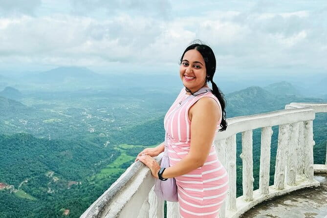 Kandy City Tour & Famous Ambuluwawa Tower with Friendly Chauffeur - Kandy Lake and the hilltop city view