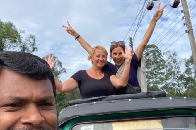 Kandy City Tour with Ambuluwawa by Tuk Tuk - Traditional dance near Kandy Lake