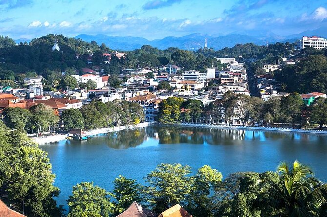 Kandy Heritage City Tour by tuktuk - Asgiriya Maha Viharaya and the Big Buddha