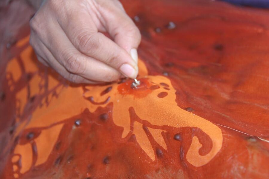 Kandy: Interactive Batik Workshop - Wax burning and dewaxing reveal the final pattern
