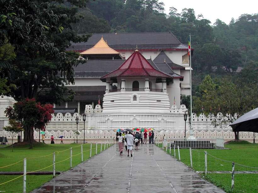 Kandy, Pinnawala Private Day Trip From The West Coast Beach - Crafts, gems, wood carving, and batik