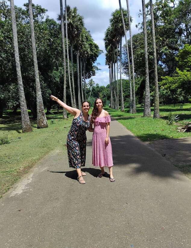 Kandy: Private Tuk Tuk Tour with Temple of the Tooth - One hour among plants at the Royal Botanic Garden