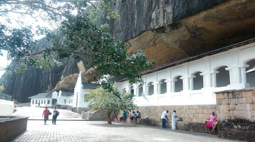 Kandy: Sigiriya Fortress & Cave Temple Full Day Private Tour - How the guiding arrangement affects the value