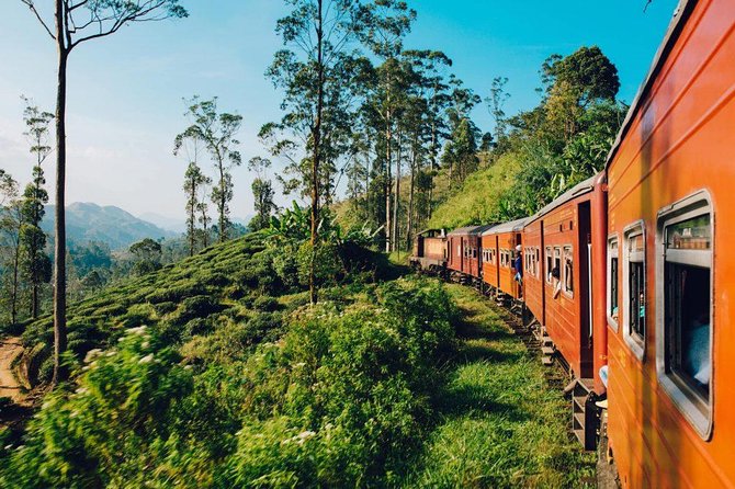 Kandy to Ella Train Tickets - Reserved Seats - Life inside the carriage