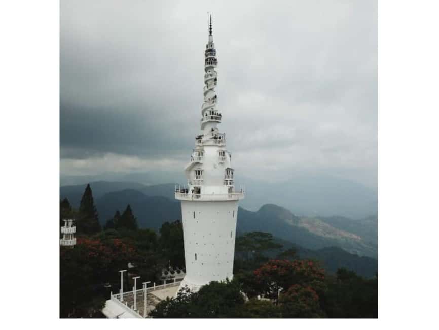 Kandy to Pinnawala Orphanage and Ambuluwawa Guided Day Tours - Choosing your elephant stop at Pinnawala