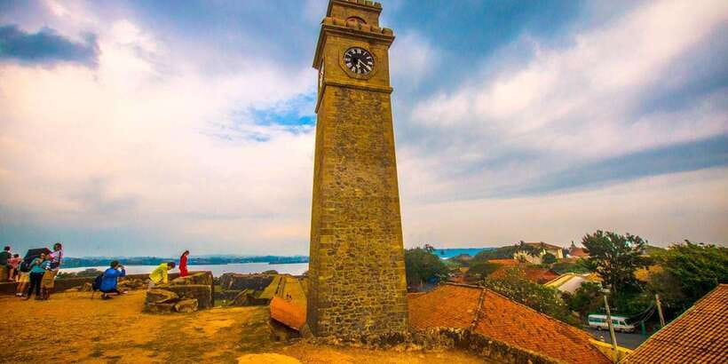 Mirissa/Weligama/Galle: Galle & Bentota Coastal Day Tour - Walking into Galle Fort