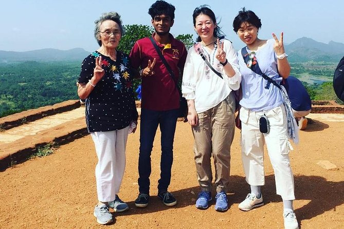 Most Popular Round Tour in Sri Lanka - Day 5: Ella Rock and the Nanuoya to Ella train