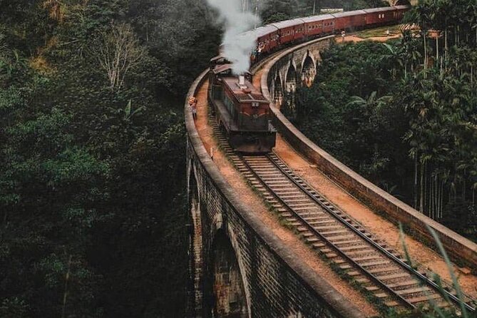 Most popular round tour of 8 days - Ambuluwawa and the road into tea country