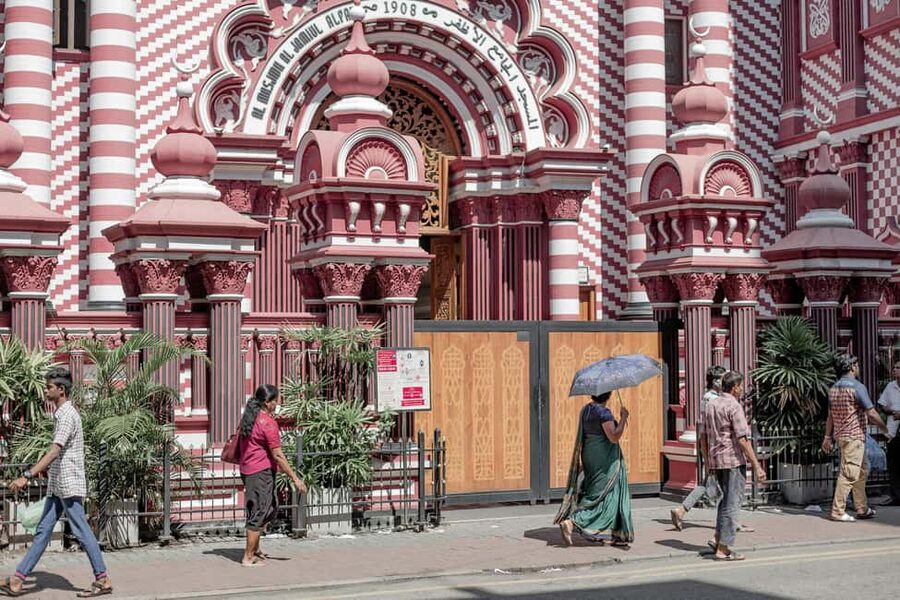 Negombo & Colombo: Full-Day Tour with Lunch - Gangaramaya Temple brings the tour into Colombo