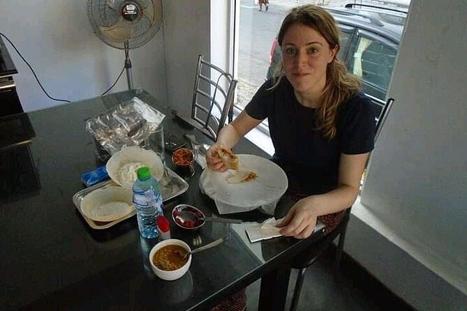 Negombo Express Food Tour with 7+ Tastings - Seafood kottu roti brings the tour to a full meal
