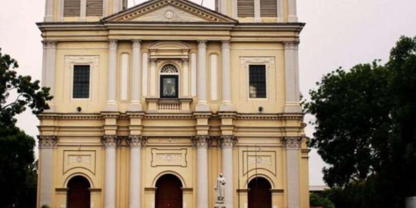Negombo: Fishing Village Highlights Private Tour by Tuk Tuk - Pausing at St. Mary’s Church