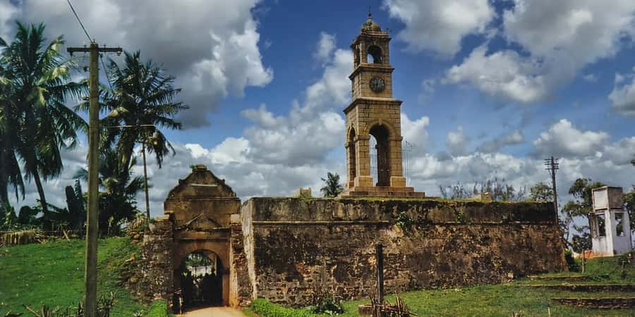 Negombo: Guided City Tour by Tuk Tuk with Hotel Pickup - A traditional Hindu temple in full color
