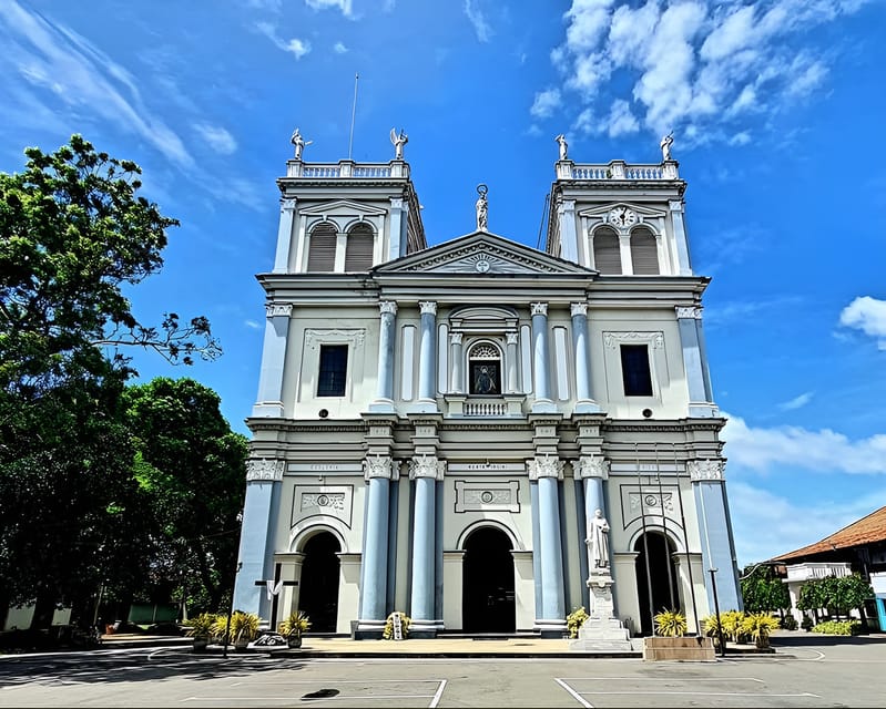 Negombo Heritage Walking Tour - Returning to the temple with a taste of local food