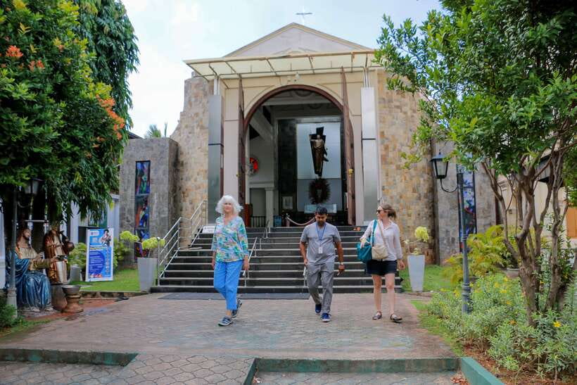 Negombo: private half day city tour with hotel transfers - Along the Dutch canal to Sea Street