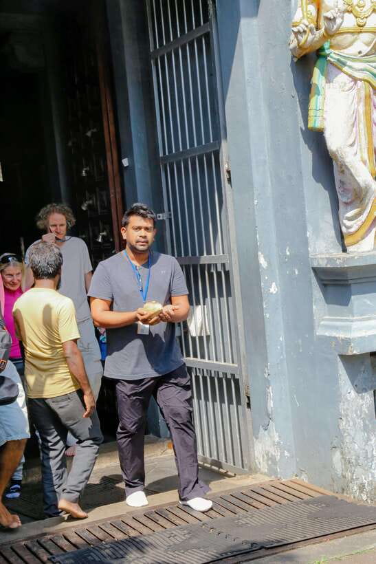 Negombo: Private Half-Day Tuk-Tuk Tour with Hotel Transfers - What the guide adds to the experience