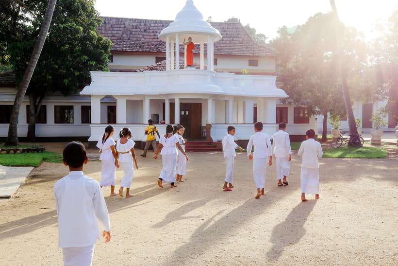 Negombo: Private Half-Day Tuk-Tuk Tour with Hotel Transfers - Sea Street and the many faiths of Negombo