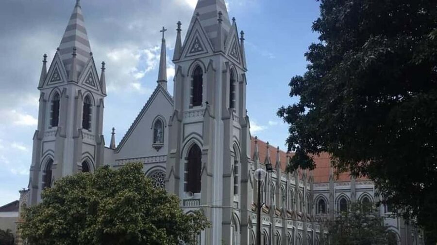Negombo Private Tour: Market, Temples & Canal - Angurukaramulla Temple and the main Buddhist visit