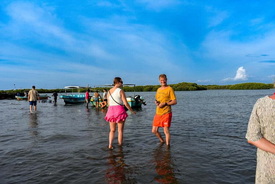 Negombo: Sunset lagoon boat tour with hotel transfers - Returning through the canal at sunset