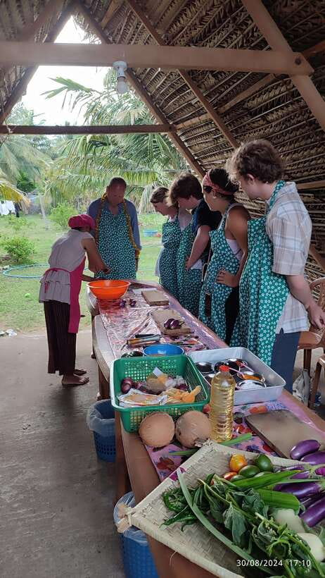 Nilaveli: Sri Lankan Cooking Class with a Local Family - Rice and curry, the main lesson