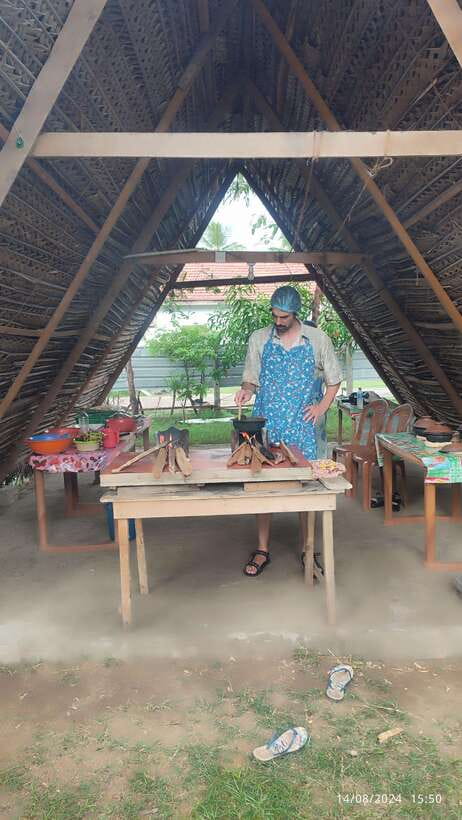 Nilaveli: Sri Lankan Cooking Class with a Local Family - Choosing the menu and paying for extras