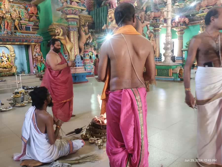 Nilaveli: Trinco City tour by Tuk Tuk - Sri Lakshmi Narayana Perumal Kovil and the rules of entry