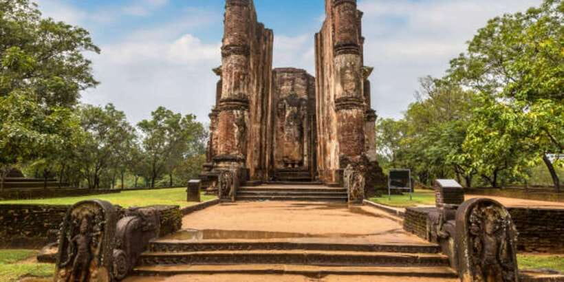 Polonnaruwa Day Tour With Minneriya NP Elephant Safari - Should you pay extra for a Polonnaruwa guide?