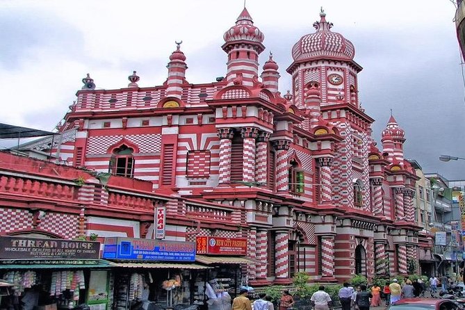 Private City tour in Colombo By tuk tuks or Cars - What the guide and vehicle add