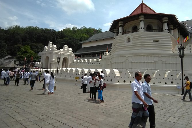 Private Day trip Kandy & pinnawala with your selected attractions - The ride from Colombo to Sri Lanka’s hill country