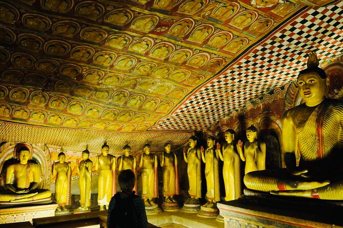 Private Day Trip To Minneriya Sigiriya and Dambulla From Kandy - Making a short stop at Sri Muthumariamman Temple