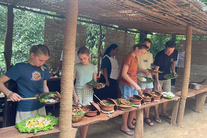 Private Kandy Authentic Cooking Class - Cooking Sri Lankan food in a village kitchen