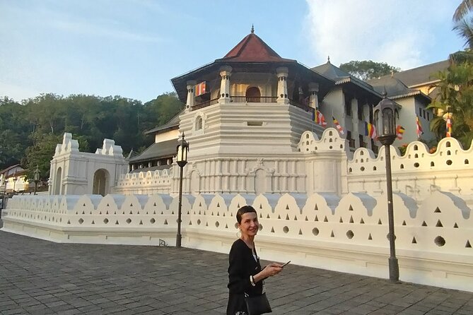 Private Kandy City Tour: Temple of the Tooth & Lake Highlights - Temple of the Sacred Tooth Relic, the day’s main visit