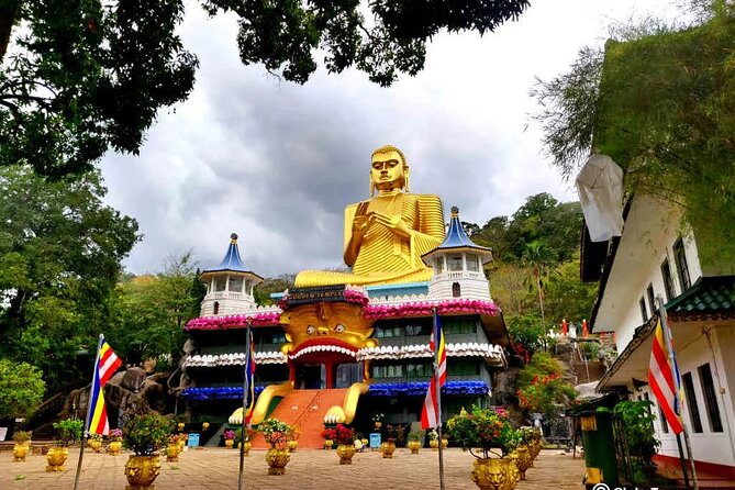 Private Sigiriya Day Tour and Authentic Sri Lankan Lunch Buffet - Oak Ray Woodcarving: a brief shopping stop