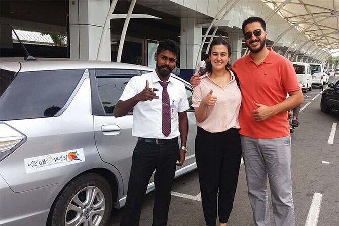 Private Transfer from Colombo Airport (CMB) to Colombo - Finding Ayubowan at Colombo Airport