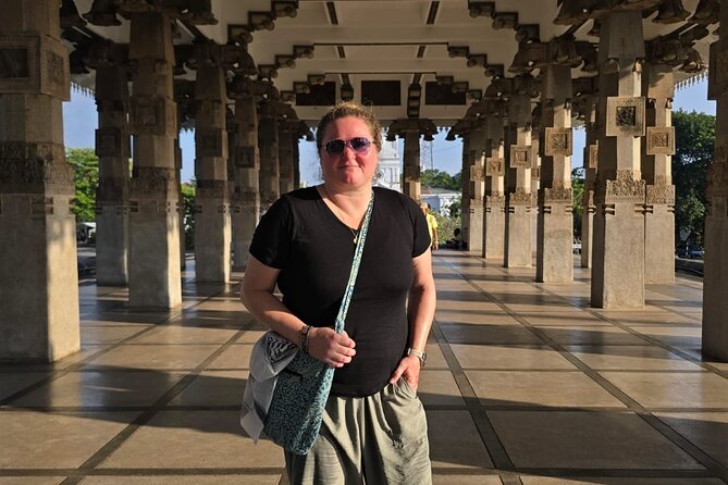 Ride and Explore Colombo and Food By Tuk Tuk Tour All Inclusive - Viharamahadevi Park and a quieter side of the city