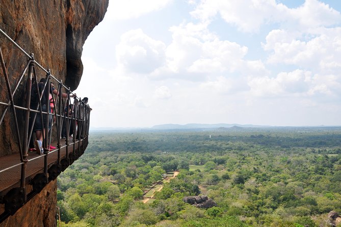 Sigiriya Entrance Ticket with Guided Tour - Starting beneath the 600-foot rock