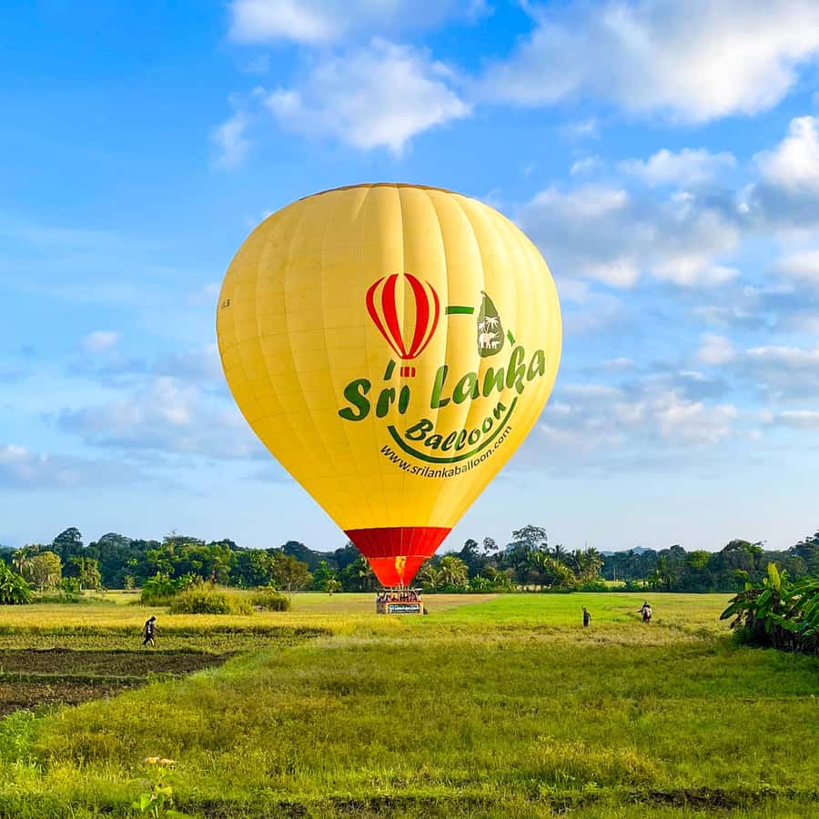 Sigiriya: Hot Air Balloon Ride - Watching the Sri Lankan balloon take shape