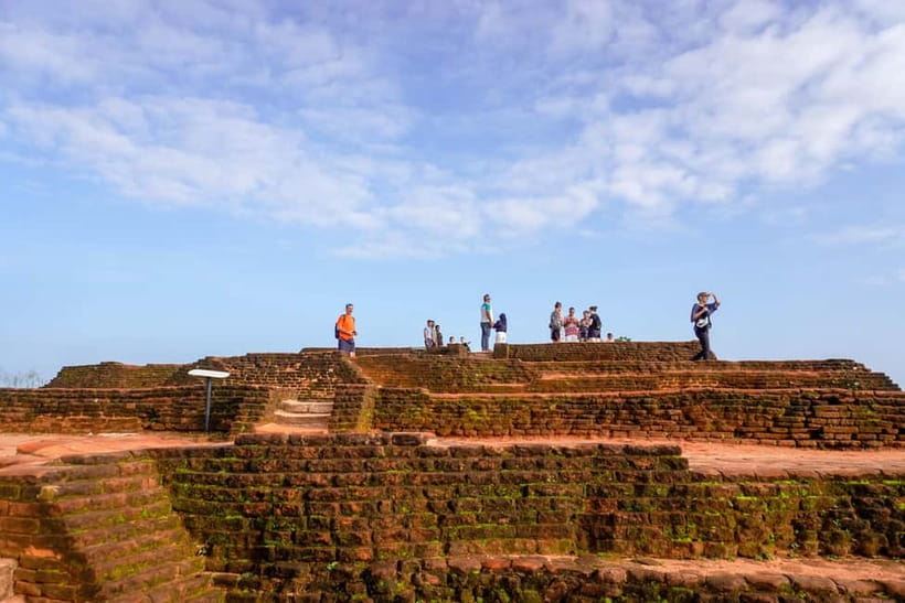 Sigiriya Lion Rock Hike & Minneriya National Park Safari - Timing, heat, queues, and the long-day tradeoff