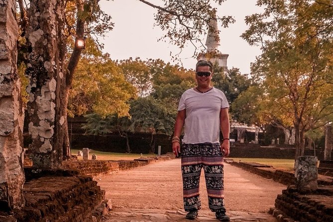 Sigiriya, Polonnaruwa & Dambulla "Trilogy" Day Tour from Colombo - The long road from Colombo or Negombo