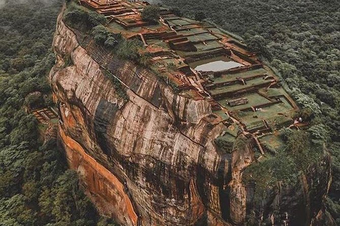 Sigiriya Rock and Dambulla Cave Temple Day Tour - Lunch near Sigiriya before the main climb