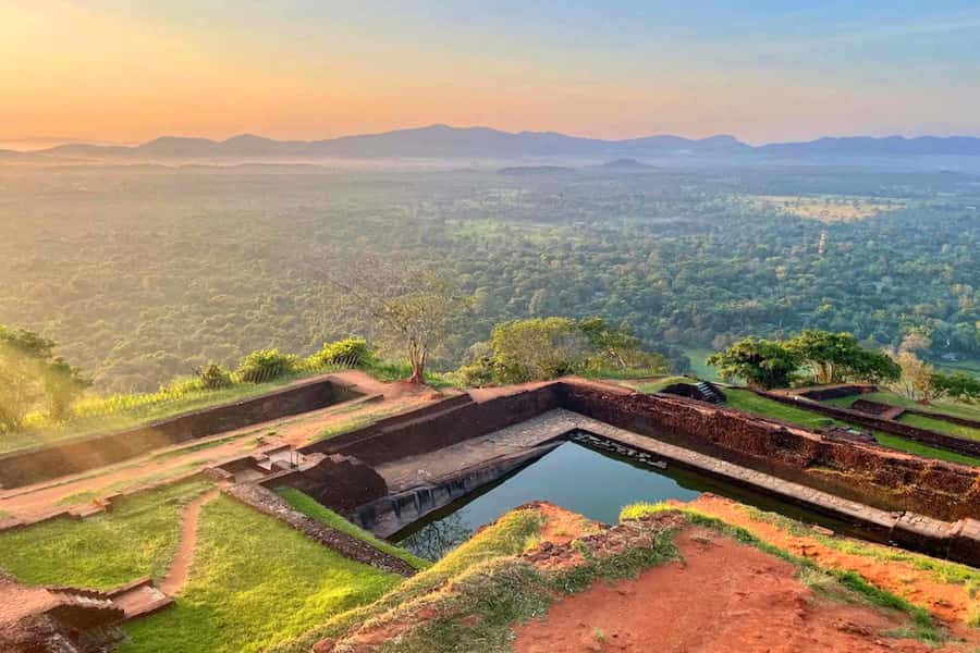 Sigiriya: Sigiriya or Pidurangala Sunrise/Sunset Hike - Sigiriya Rock: a bigger ticket and a different outing