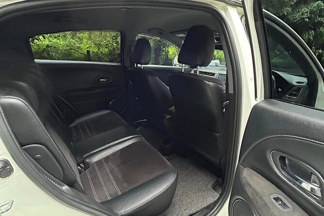 Sri Lanka Car and Driver Hire - Private Driver and Chauffeur - What a typical transfer feels like