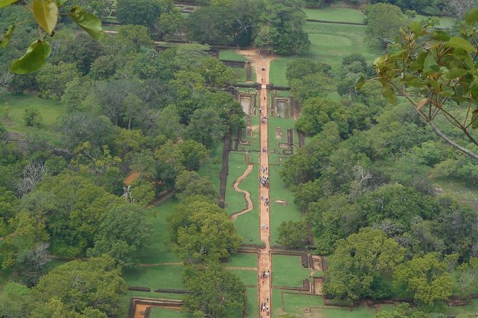 Sri Lanka Tour in 8 Days - Day 3: Kandy’s sacred temple and evening culture
