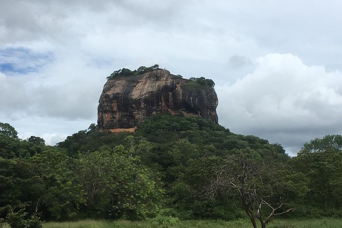 Sri Lanka Tour in 8 Days - Day 1: A simple airport pickup, then the road to Sigiriya